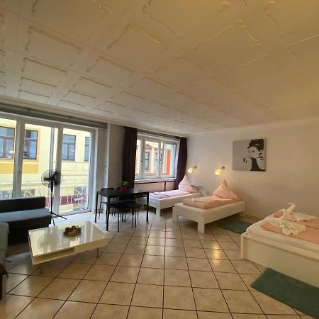 Central Shared Apartment, Friesenplatz Кёльн Экстерьер фото
