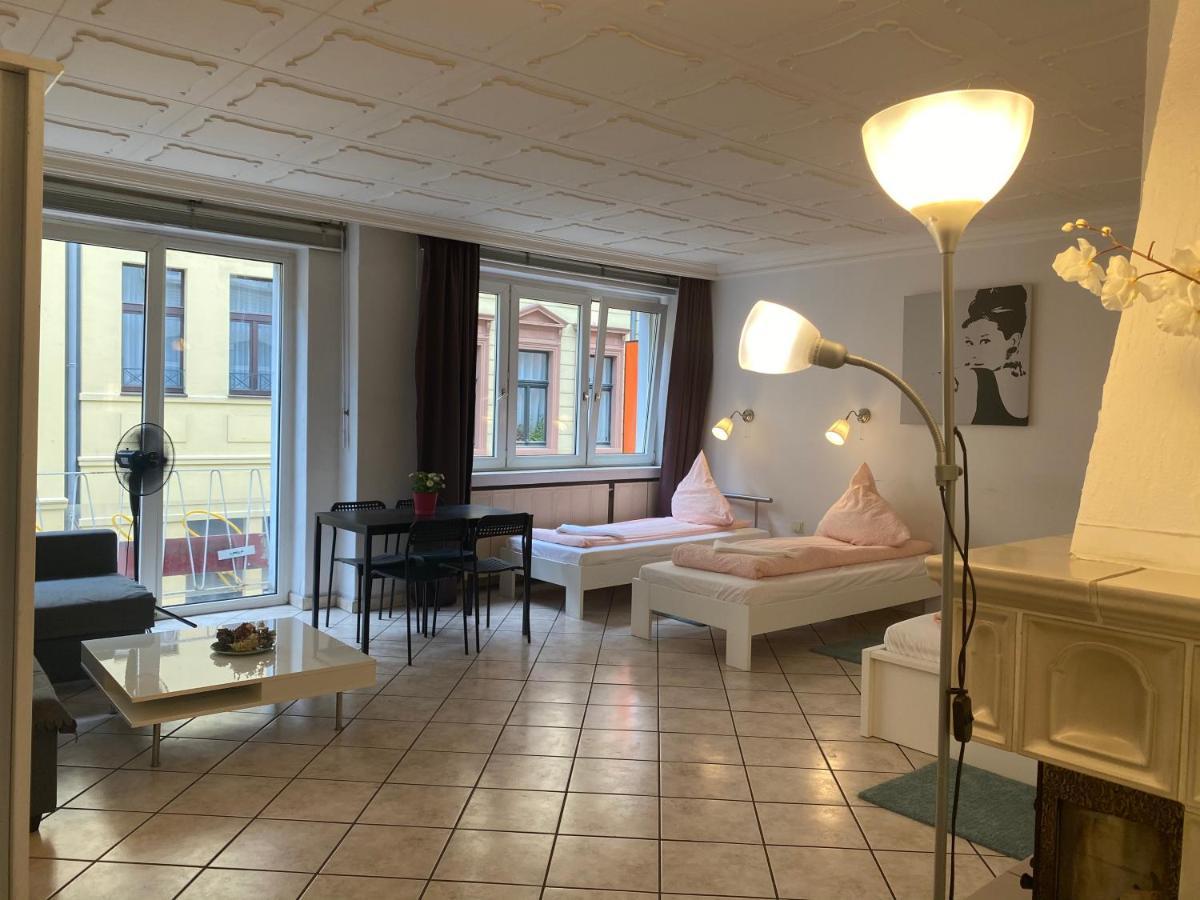 Central Shared Apartment, Friesenplatz Кёльн Экстерьер фото