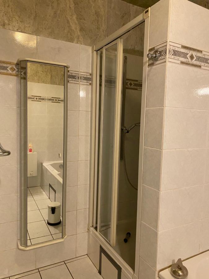 Central Shared Apartment, Friesenplatz Кёльн Экстерьер фото