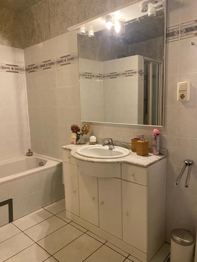 Central Shared Apartment, Friesenplatz Кёльн Экстерьер фото