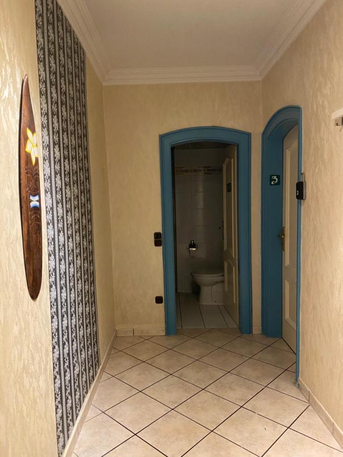 Central Shared Apartment, Friesenplatz Кёльн Экстерьер фото