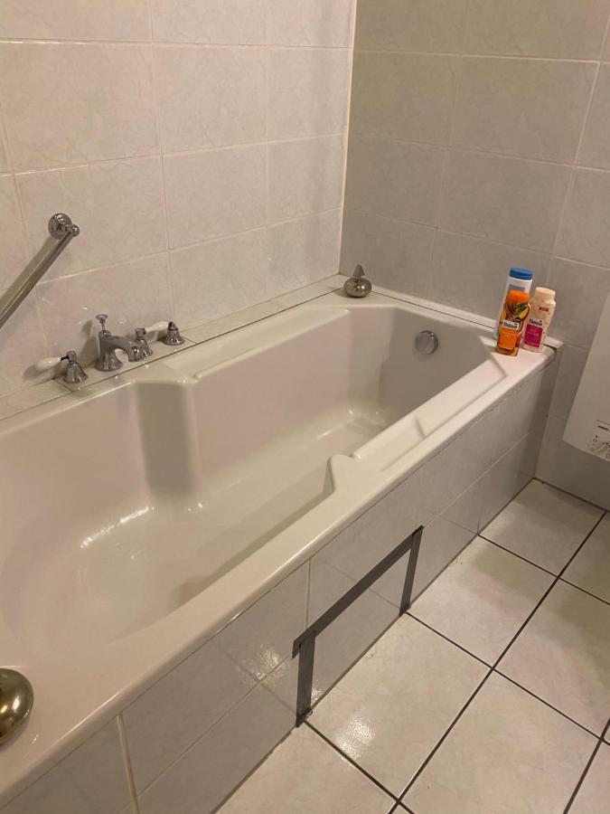 Central Shared Apartment, Friesenplatz Кёльн Экстерьер фото